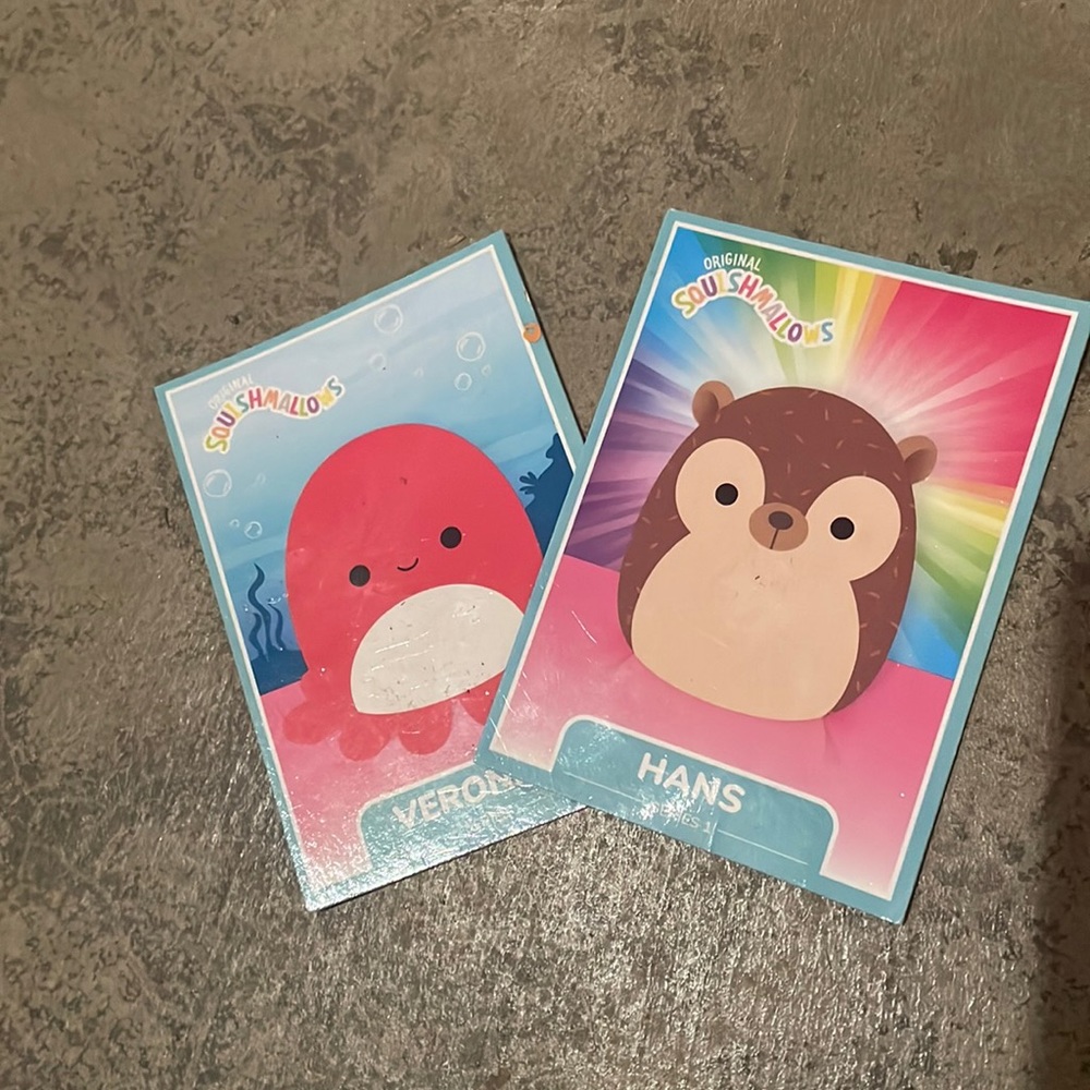 Hans and Veronica Squishmello card 2pack